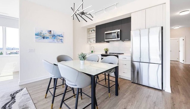 Bright 3 Bedroom Home with Stunning View and Parking