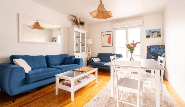 Bright 3-bedroom near train station and TNB