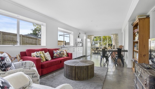 Bright 3-Bedroom Unit - WiFi & Parking