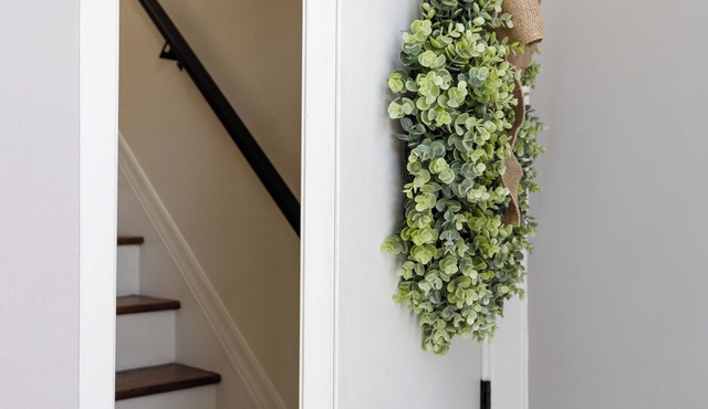 Bright 3 BR Wicker Park Loft. 5Beds + 2 parking. 4-min walk to Damen Blue Line!