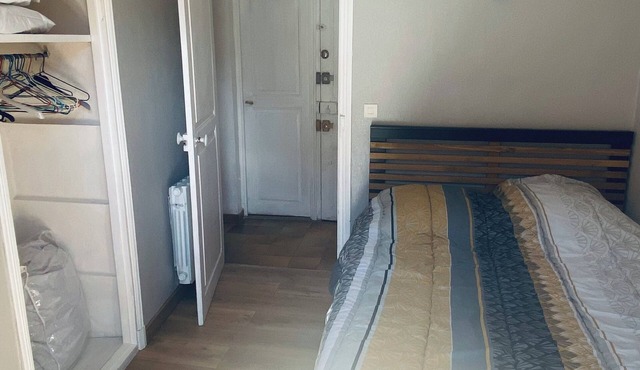 Bright 3-room apartment on the village square,