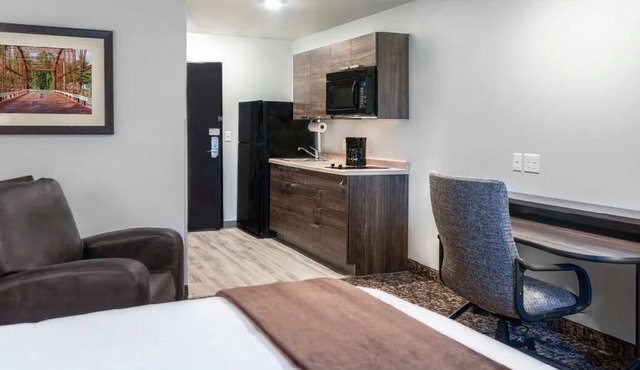 Bright 3-Room Retreat Near Redding’s Shops & Dining Hotspots