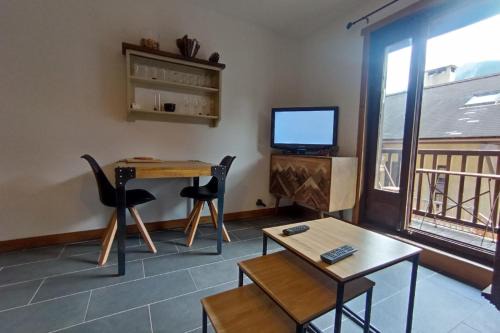 Bright 30 M With Balcony Center Villa