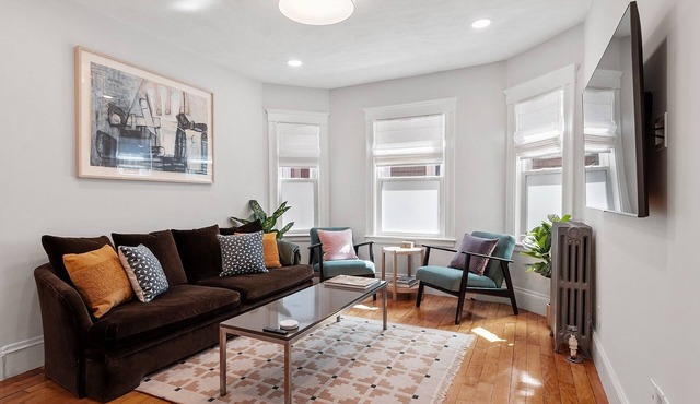 Bright 3BR 2BA in West Somerville w/Parking & AC near Tufts & Davis