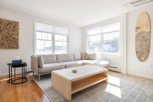 Bright 3BR Home at Pine Point Beach