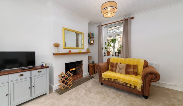 Bright 3BR Home Near Dingle Road Station and Penarth Pier