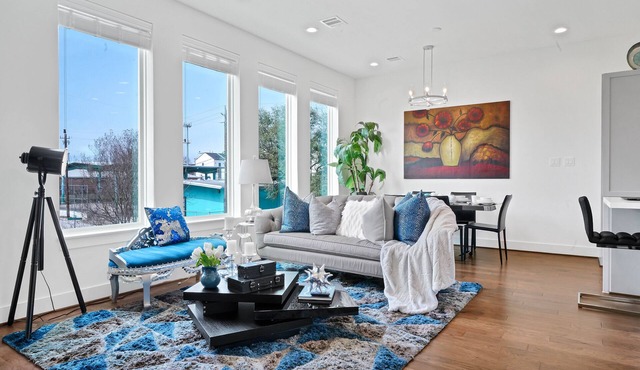 Bright 3BR Houston Townhouse with Parking and Fast Wi-Fi