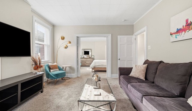 Bright 3BR near downtown with 2 private balconies, free parking, and a spotless, well-designed space. Easy access to stadiums, hospitals, and dining.