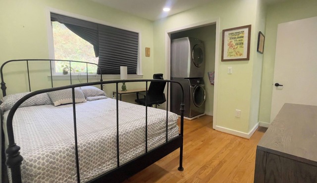 Bright 3BR Retreat in Cahaba Heights, Safe and Central to Hospitals, Shopping