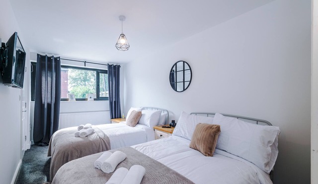 Bright 3BR Warrington Home Near Golf & Sailing