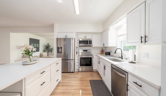 Bright 4/2 Home near Downtown