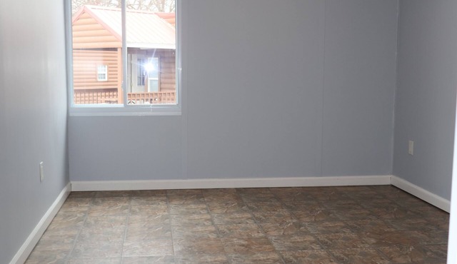 Bright 4-bedroom bungalow with AC - with in Strawberry Park Resort Campground