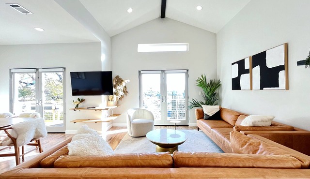 Bright 4 Bedroom Mountain View Home By Arts Plaza