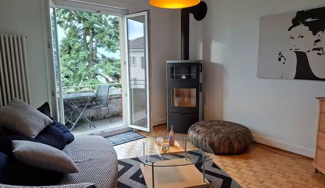 Bright 4-bedroom with Lake and Alpine Views