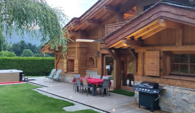 BRIGHT 4* CHALET/HIGH STANDING, GREAT COMFORT/New outdoor SPA