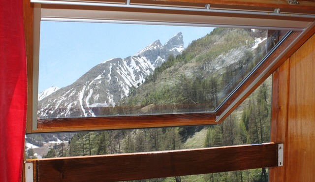 Bright 4-person wifi Internet studio at the foot of the slopes and shops