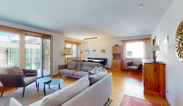 Bright 4-room apartment on the 2nd floor.
