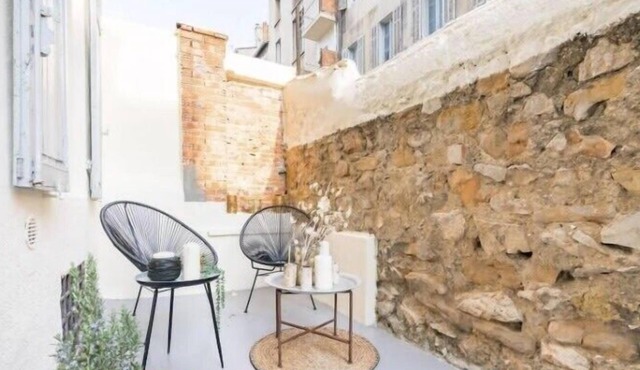 Bright 47 M2 With Nice Terrace, Hypercenter