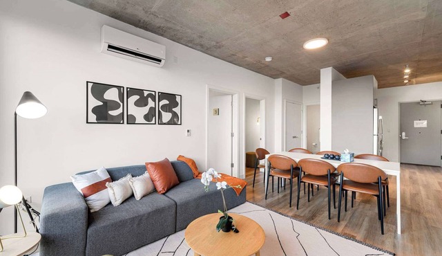 Bright 4BR Apartment Near Lincoln Park Zoo