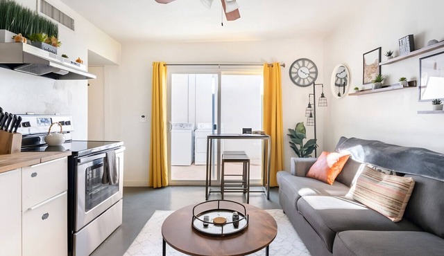 Bright 4BR Getaway – Yard & Perfect Group Escape!