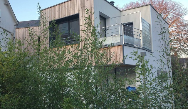 Bright 53m2 apartment in the trees in the heart of a village on the Gulf of Morbihan