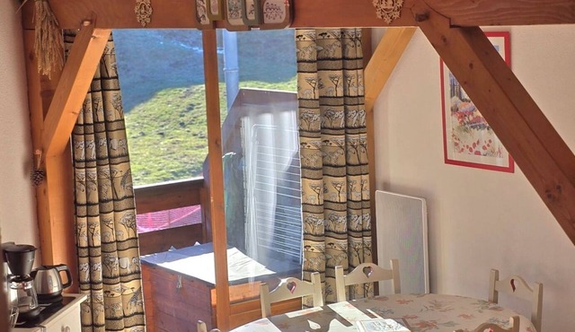 Bright 6/7-bed apartment near town center and ski lifts