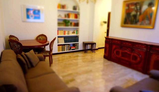 Bright 90 sqm apartment in the central area, a stone's throw from San Babila + WiFi