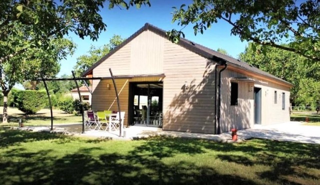 Bright and light Tobacco barn with heated pool, AC, high speed wifi, near river