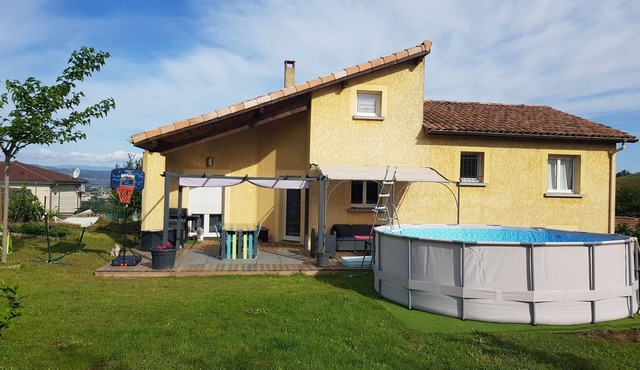 Bright, air-conditioned, quiet and pleasant house with new in-ground pool