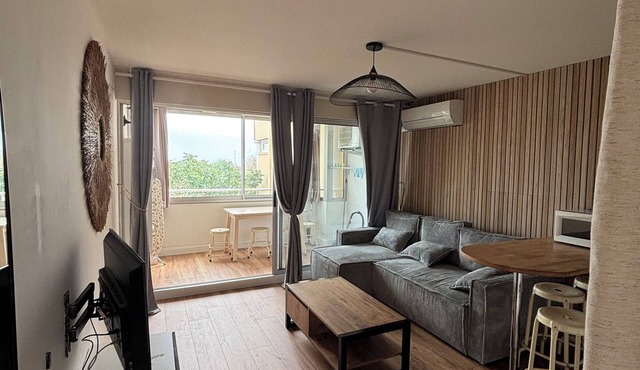 Bright air-conditioned T2, large loggia