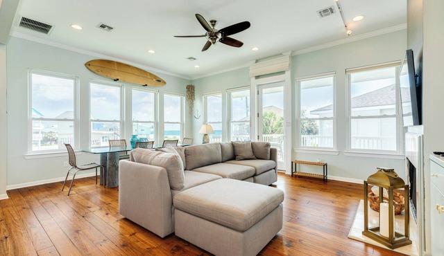 Bright & Airy 3rd Row Home w/Gulf Views, 2 Decks, Outdoor Shower, Free Wifi