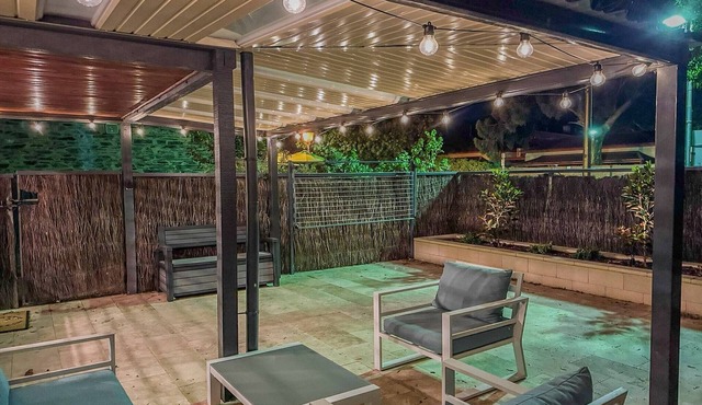 Bright & Airy Adelaide Retreat with Courtyard