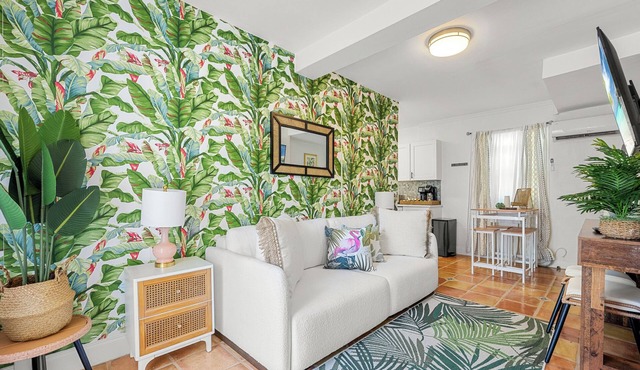 Bright & Airy Apartment on Flamingo Dr