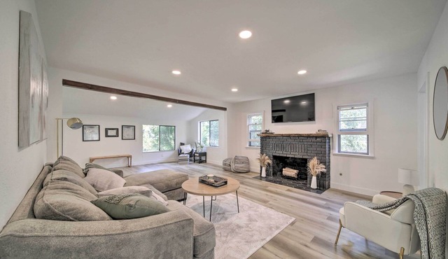 Bright & Airy Liberty Lake Abode w/Backyard!