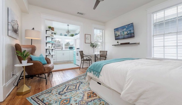 Bright Airy Luxurious Abode in Walkable Riverside