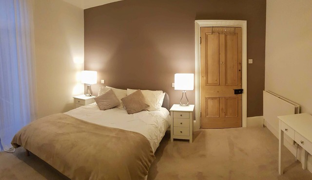 Bright, airy & spacious room. Centrally located