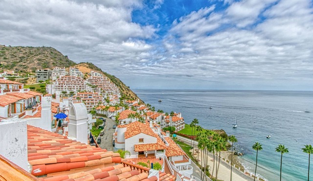 Bright & Airy Villa, Panoramic Views from all Rooms, 6-Seat Golf Cart, WIFI