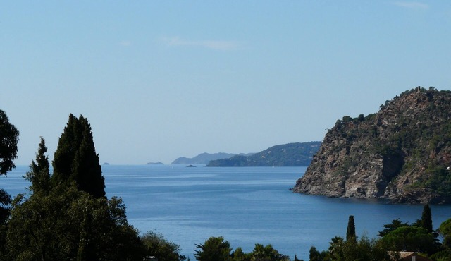 Bright and elegant villa facing the sea 3 - 5 minute walk beach