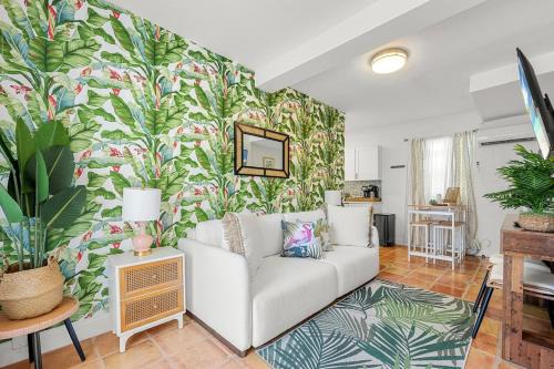 Bright and Airy Apartment on Flamingo Dr
