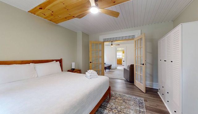 Bright and airy apartment in wine region & close to lakes