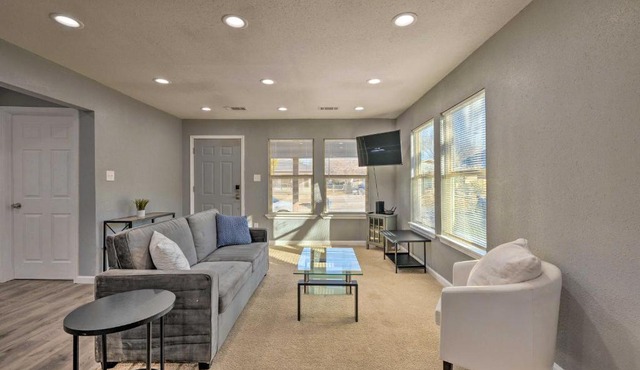 Bright and Airy Home with Yard in Dtwn Fort Worth