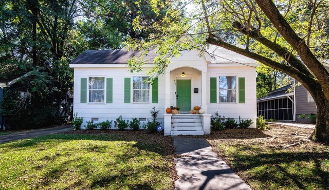 Bright and Airy in the Heart of Fondren!