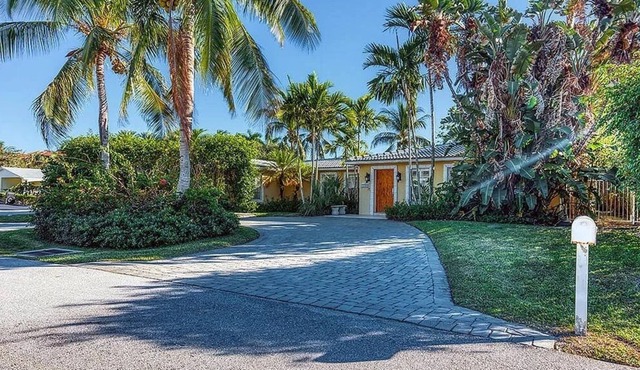 Bright and Airy Palm Beach Gardens Gem