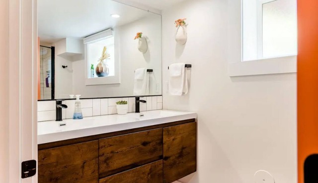 Bright and Beautiful One Bedroom Apartment