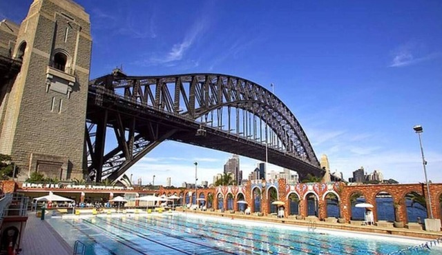 Bright and Breezy Harbour Views at McMahons Point
