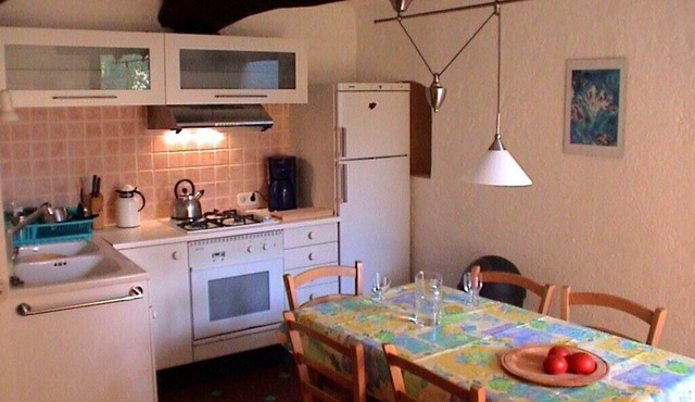 Bright and calm apartment with terrace in patio, 5 sleeping places