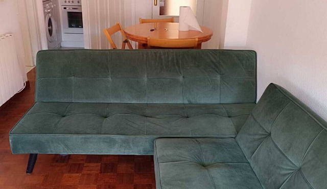 Bright and centrally located with views. Wifi and TV. Ski resorts nearby.