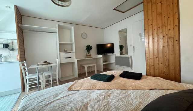 Bright and charming studio in Biéville-Beuville