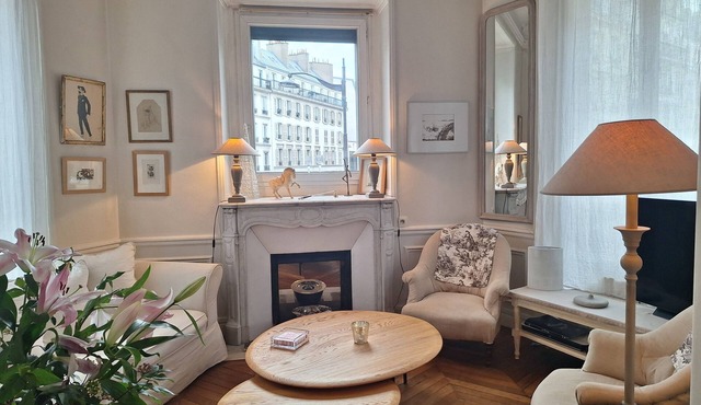 Bright and charming Parisian apartment in the center of town