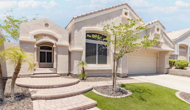 Bright and Cheerful Home Tucked in the Ahwatukee Foothills.